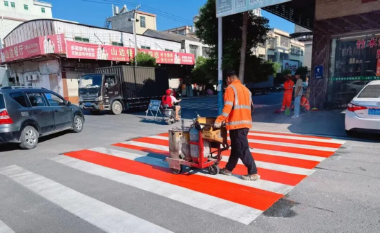  🔼平安“红绿灯”公益行动施工现场