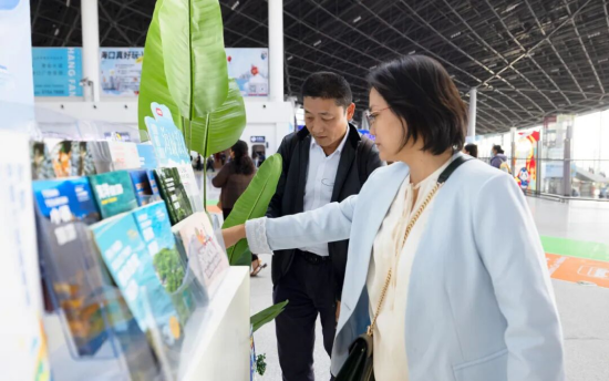 新海港暖心服务平台摆放徐闻折页