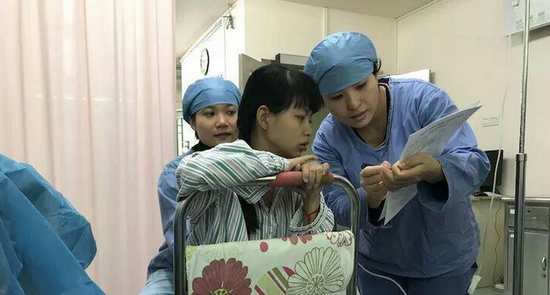 无声产房爱心接力 聋哑孕妇顺产暖人心