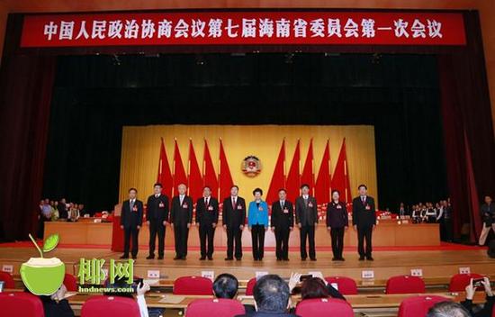 1月29日上午，政协第七届海南省委员会第一次会议在海口胜利闭幕。国际旅游岛商报记者杨燕摄
