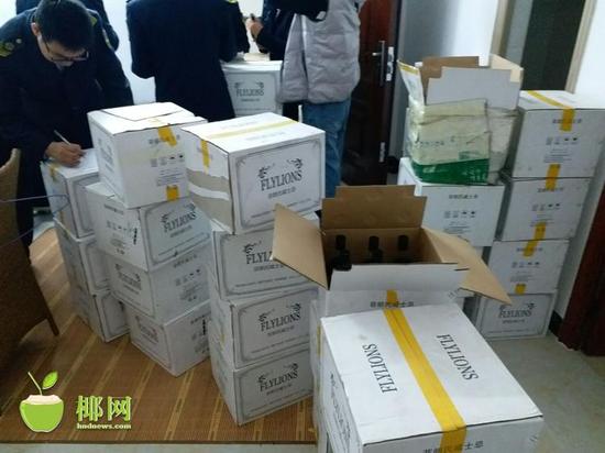 现场查扣菲朗氏桃味威士忌553瓶