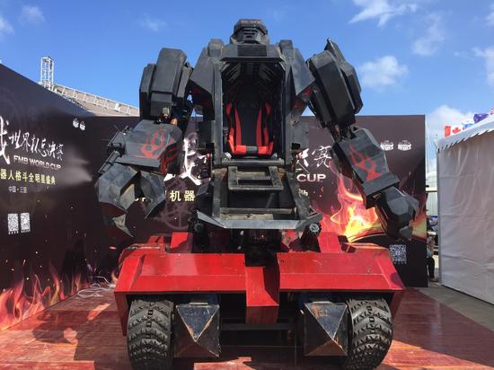 中国首台巨型格斗机器人“大威”