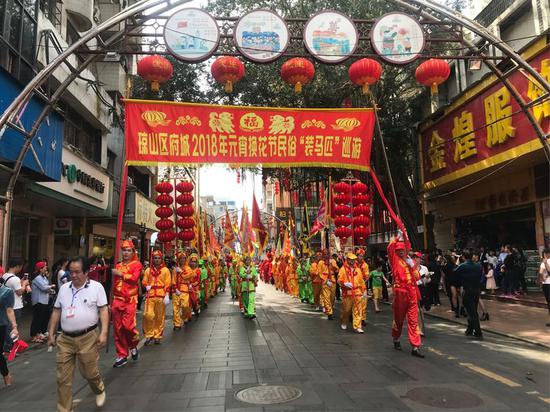 “装马匹”民俗巡游活动