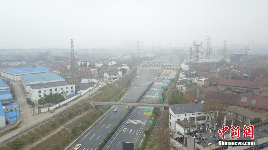 湖北多处高速公路口封闭