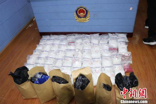 圖為警方繳獲的毒品。荊州公安局供圖