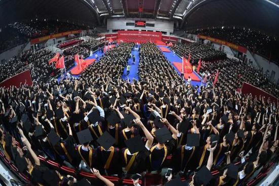 华中科技大学2018年毕业典礼现场 (资料图)