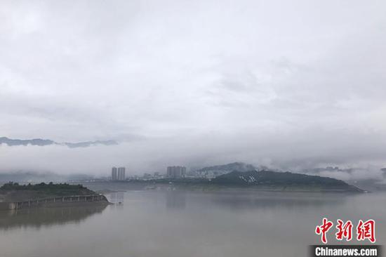 图为洪水进入三峡水库。 中新社记者 郭晓莹 摄