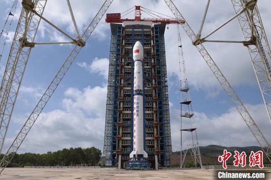北京时间9月7日13时57分,中国在太原卫星发射中心用长征四号乙运载火箭,成功将高分十一号02星送入预定轨道。图为整装待发的长征四号乙运载火箭。马骥 摄
