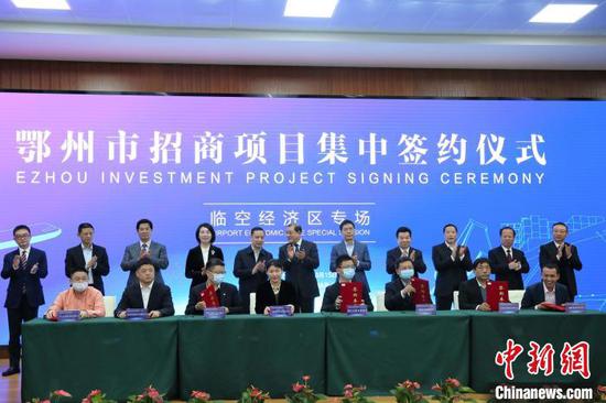 图为,鄂州市招商引资暨招才引智推介会现场 彭聪 摄