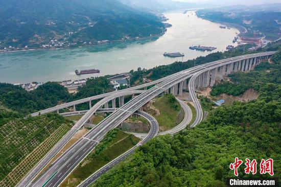 三峡翻坝江北高速是三峡综合交通运输体系的重要组成部分 湖北省交投供图