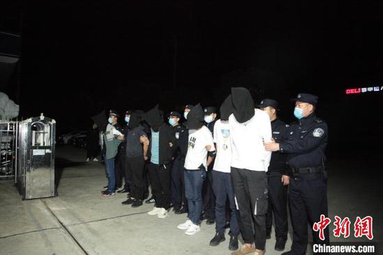 警方抓獲一批涉詐犯罪嫌疑人(資料圖) 荊門市公安局供圖