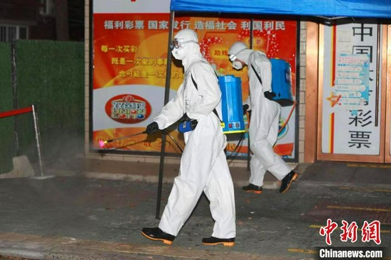 湖北荊州封控區(qū)域開展全方位消殺
