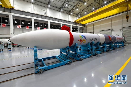 2021年8月21日，“快舟?新洲”號火箭出征酒泉衛(wèi)星發(fā)射中心。新華網發(fā) 沈雷平攝