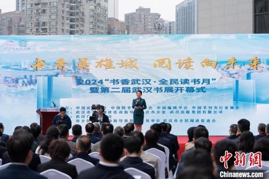 4月8日，第二届武汉书展在武汉中心书城开幕。卢杰 摄
