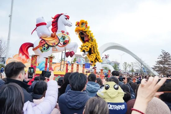 “甘露山烟火中国年”系列活动现场火爆。通讯员李正洲供图