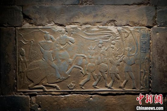 图为新发现的“五音直郎”画像砖。(襄阳市文物考古研究所 供图)