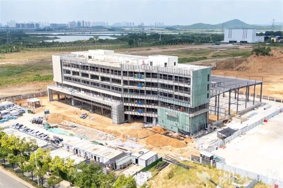 湖北迈睿达供应链总部研发及生产基地项目建设工地