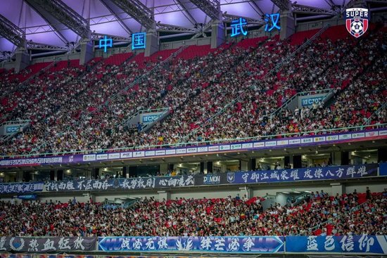 “汉超”揭幕战现场。组委会供图