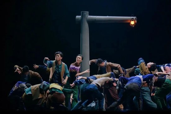 《峡江边的微光》剧照