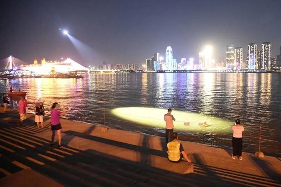 “长江不是游泳池!” 武汉水警水陆空巡江护航开学防溺水