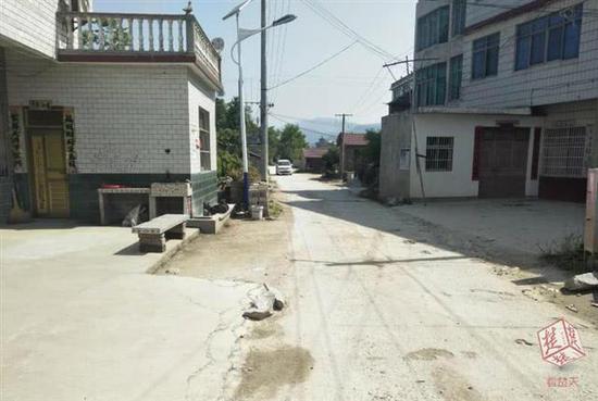 半拉子村村通公路