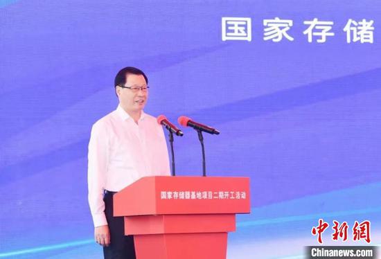 湖北省委书记、省人大常委会主任应勇宣布项目(土建)开工。湖北日报供图