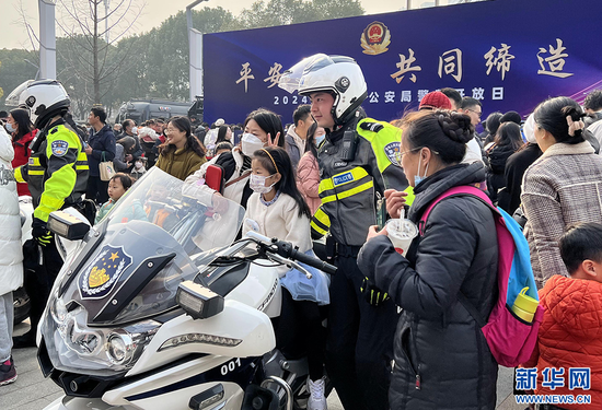 武汉市举行2024年中国人民警察节警营开放日活动