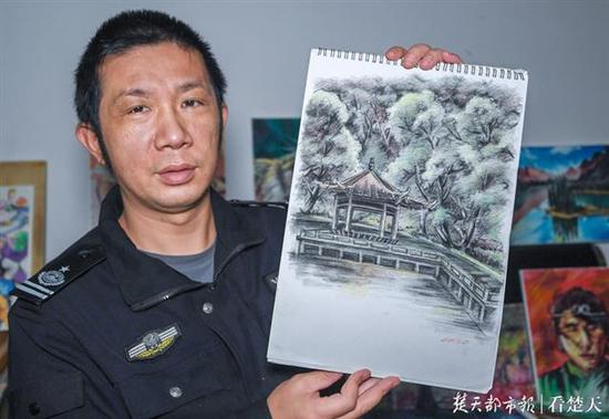 毕业|华科现“扫地僧”保安 业余油画作艳惊校园学子