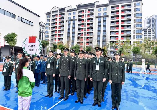 中国代表团入村 湖北日报 图