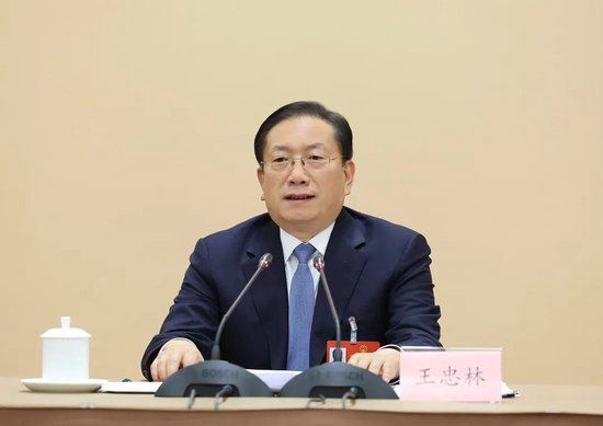 省委书记、省人大常委会主任、代表团团长王忠林回答了记者提问。