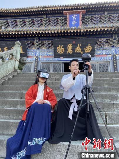 资料图,图为5G全景VR体验 王政 摄