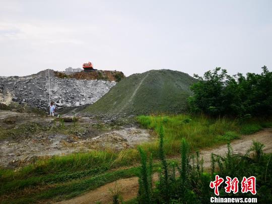 整治前的磷石膏堆场(资料图.襄州水利局提供