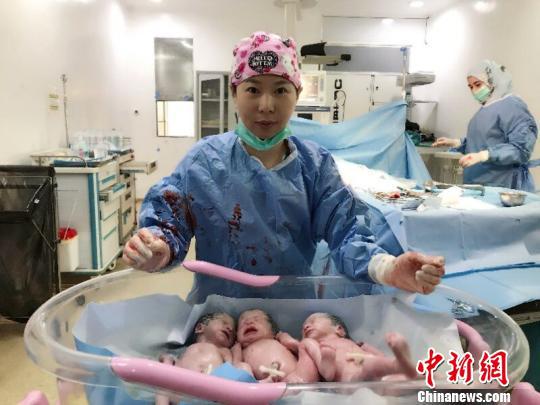 李莉在赛提夫妇产医院接生的三胞胎宝宝。受访者提供