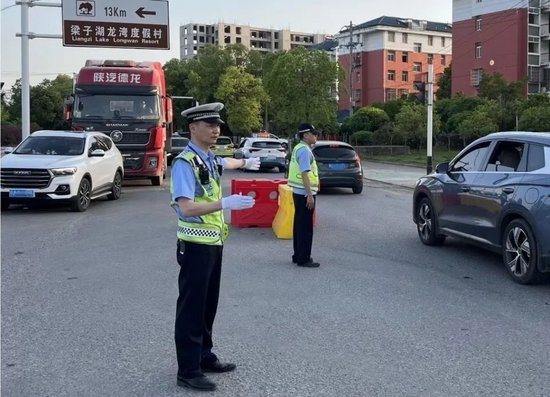 蒋仲超工作场景。 图/武龚萱 摄