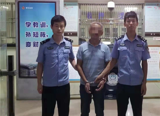 陈某友被刑事拘留 通讯员 余立 摄