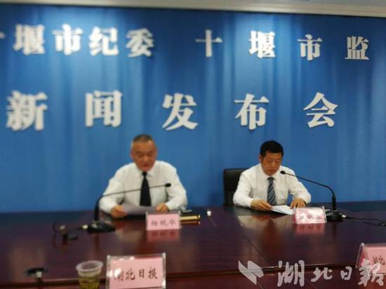 十堰通报5起扶贫领域违纪案例:15名干部被问责