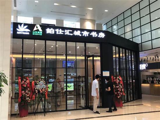湖北首家24小时楼宇图书馆亮相 刷脸就可借阅(图1) 湖北首家24小时楼宇图书馆亮相 刷脸就可借阅(图1)