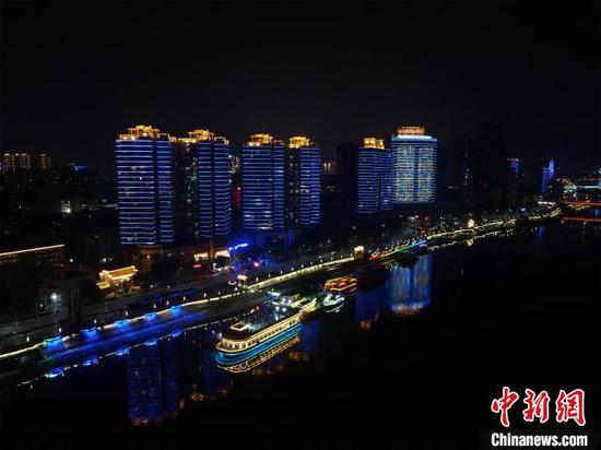 10月19日晚，航拍襄阳古城夜景 邹浩 摄