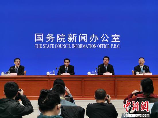 2月26日，国新办就就业和社会保障有关情况举行发布会。中新网记者 李金磊 摄