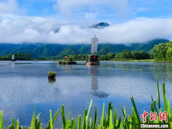 盛夏的神农架大九湖美如仙境。(拍摄于7月20日) 大九湖镇政府供图