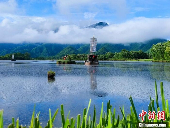 盛夏的神农架大九湖美如仙境。（拍摄于7月20日） 大九湖镇政府供图