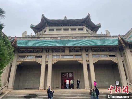 武漢大學(xué)校史館外景。馬芙蓉?cái)z