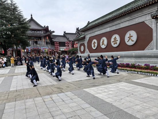 ⊙大岳武当城门口,精彩的武当武术展演上演