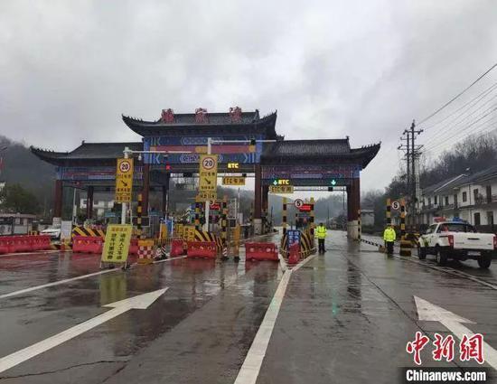 資料圖:宜都市實(shí)施公共交通管制措施 張發(fā)智 攝