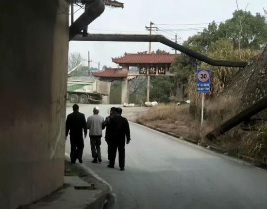 民警带郭某指认作案现场