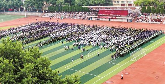 圖為：6月23日，中國地質(zhì)大學(xué)（武漢）2018年畢業(yè)典禮現(xiàn)場