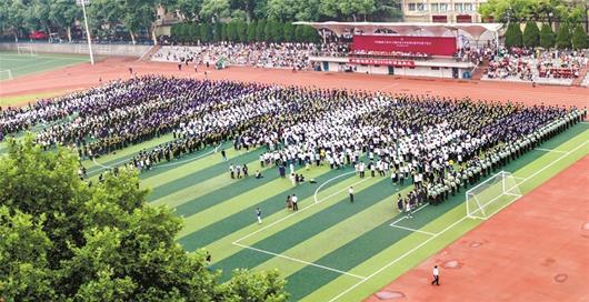 图为：6月23日，中国地质大学（武汉）2018年毕业典礼现场