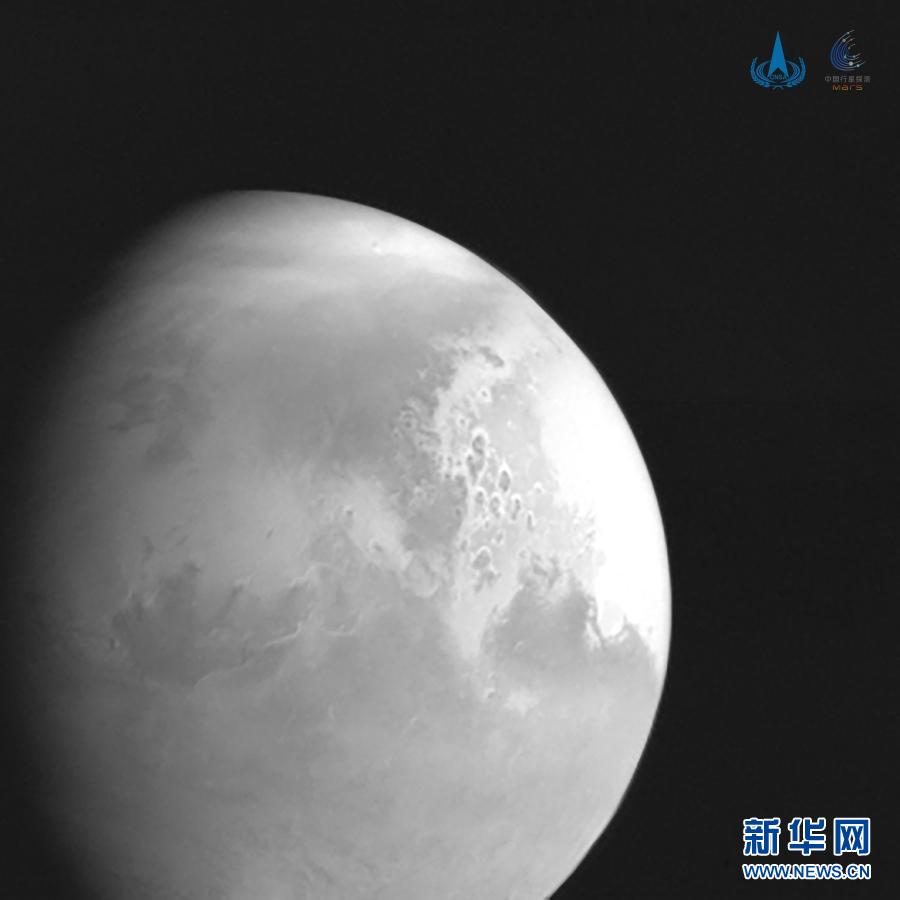 这是国家航天局公布的“天问一号”在距离火星约220万公里处获取的首幅火星图像。春节前夕,“天问一号”传回首幅火星照片;腊月二十九,探测器成功实施火星捕获,开启环绕火星之旅;大年初一,火星捕获过程影像公布,那是来自火星的新春祝福。新华社发