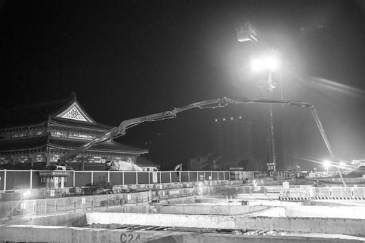 圖為:軌道27號線首段頂板澆筑