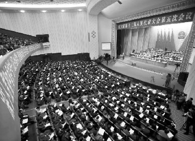 昨日，武汉市十三届人民代表大会第五次会议在武汉剧院召开。本报记者 傅坚 摄